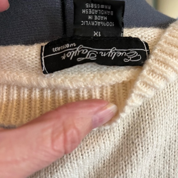 Peeking Black Cat Plus-size Sweater 1X - Picture 5 of 9